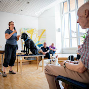 Botschafterhundeteam bei Vorführung