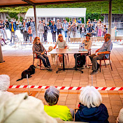 Sofatalk mit Führhundehalterinnen