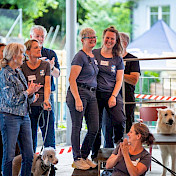 Beate und Leonie, die Organisatorinnen