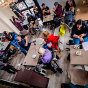 Alle beim Kaffee
