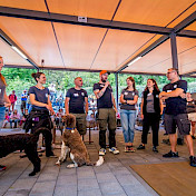 Das Team der Blindenhundeschule stellt sich vor.