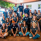 Gruppenfotos des ganzen Teams